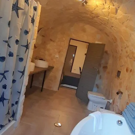 La Grotta Konukevi